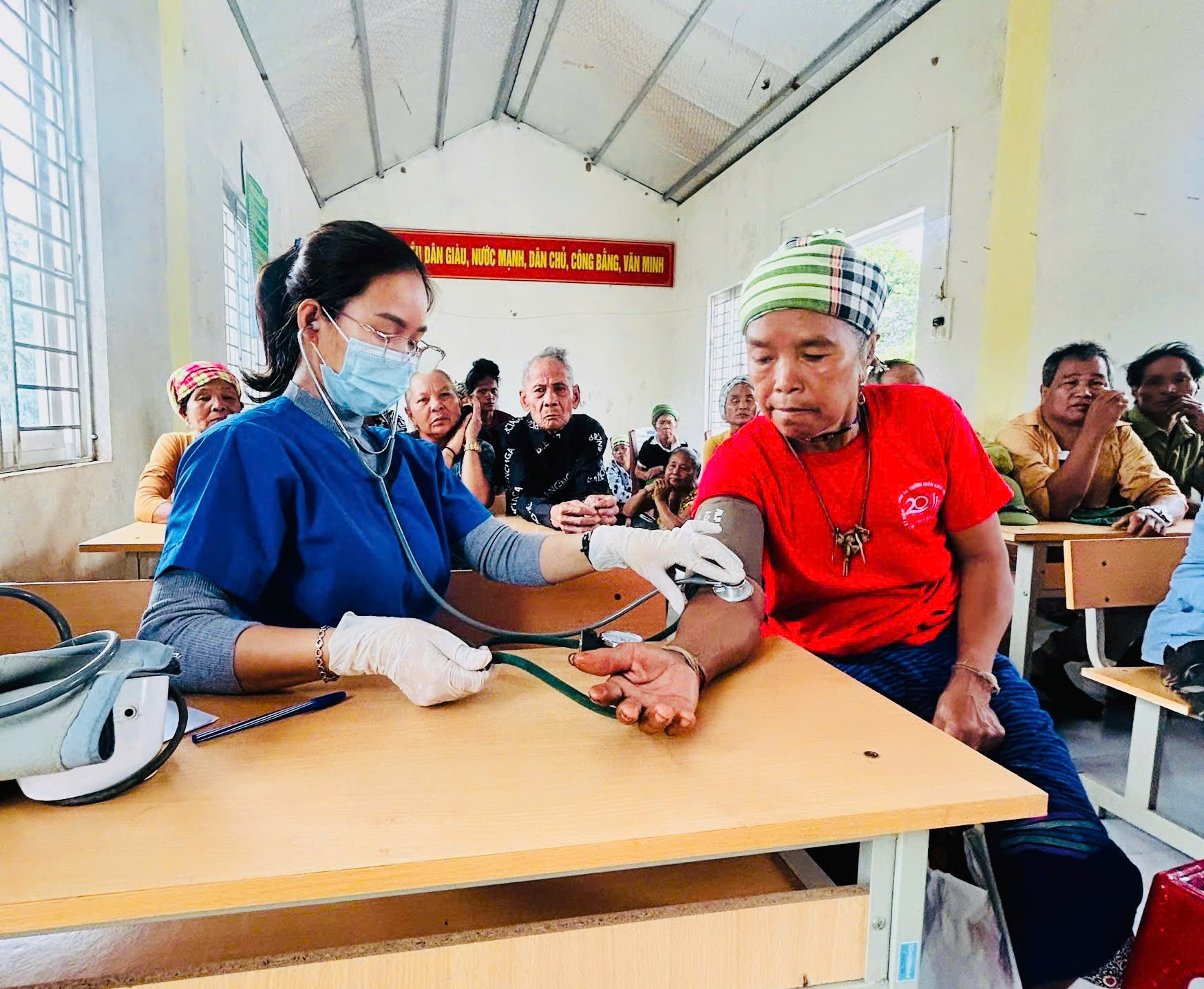 NÂNG CAO CHĂM SÓC SỨC KHỎE NGƯỜI CAO TUỔI Ở VÙNG ĐỒNG BÀO DÂN TỘC THIỂU SỐ